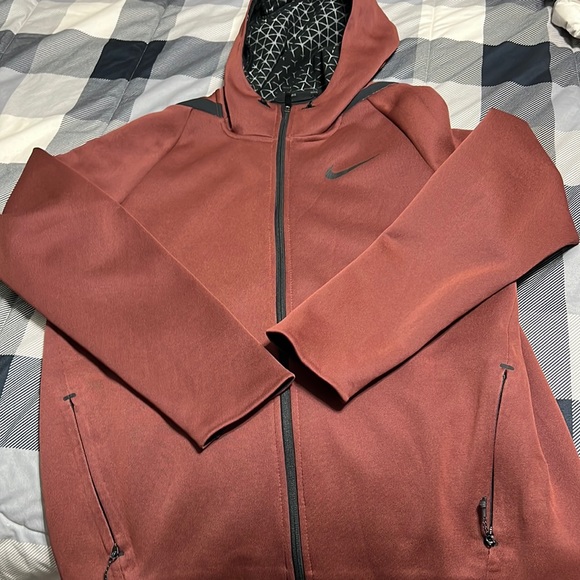 New maroon Nike jacket without tags.Very warm material. - Picture 1 of 5